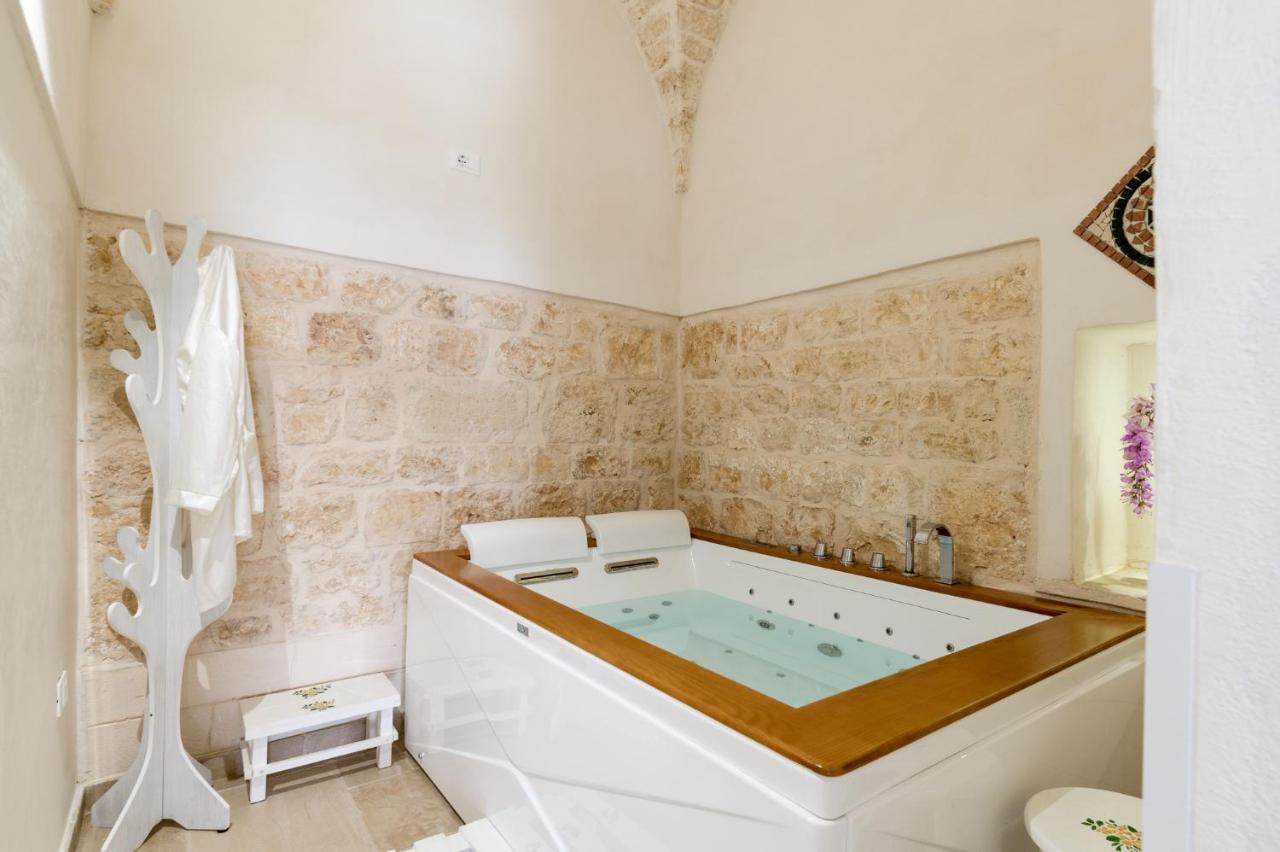Stairway With Jacuzzi By Wonderful Italy Apartment Ostuni Luaran gambar