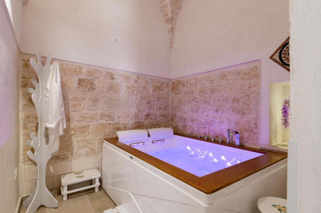 Stairway With Jacuzzi By Wonderful Italy Apartment Ostuni Luaran gambar